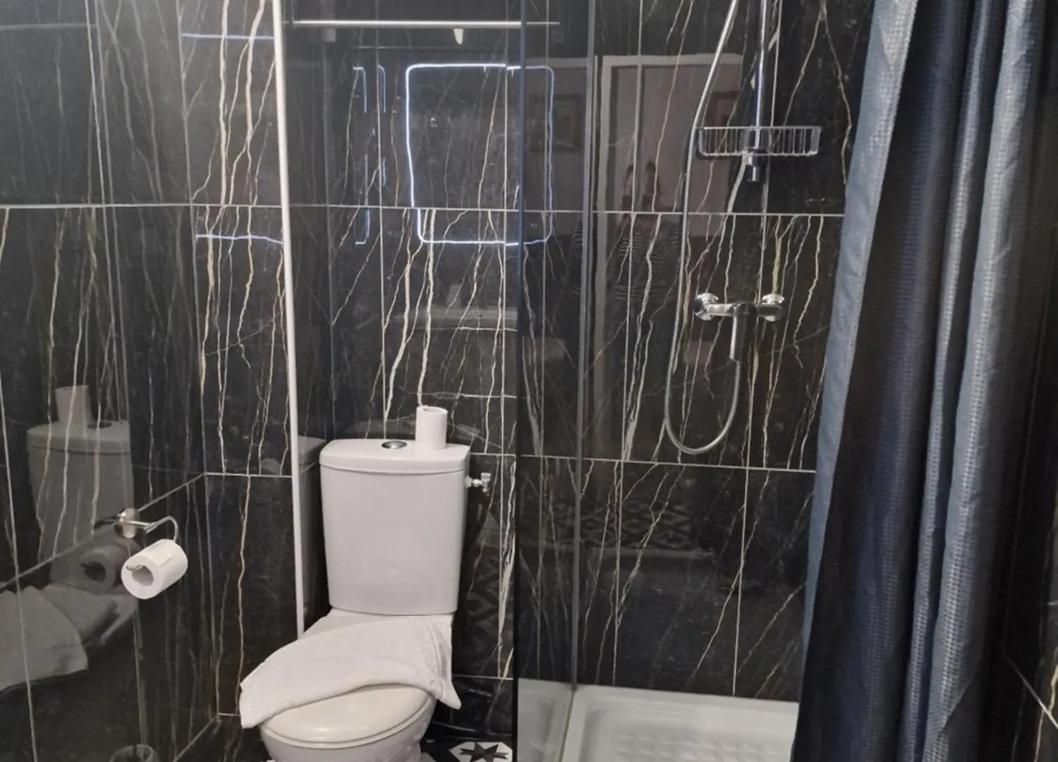 **  Hotel Gloria Grenoble France